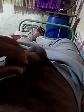 Snapshot of babu_bull chatting on March 16, 2:39 am babu bull online show from March 16, 2:39 am