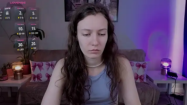 Snapshot of VioletaBloom chatting on February 2, 7:07 am VioletaBloom online show from February 2, 7:07 am