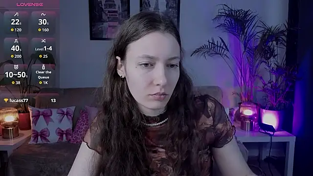 Snapshot of VioletaBloom chatting on February 7, 7:12 am VioletaBloom online show from February 7, 7:12 am