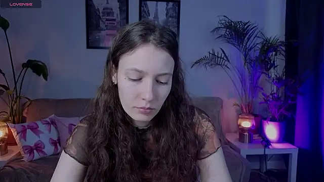 Snapshot of VioletaBloom chatting on February 10, 7:12 am VioletaBloom online show from February 10, 7:12 am