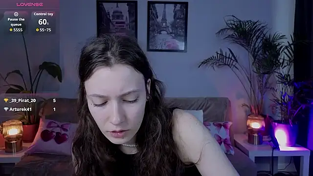 Snapshot of VioletaBloom chatting on February 13, 7:15 am VioletaBloom online show from February 13, 7:15 am