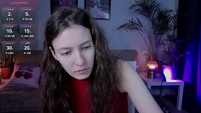 Snapshot of VioletaBloom chatting on February 14, 7:16 am VioletaBloom online show from February 14, 7:16 am