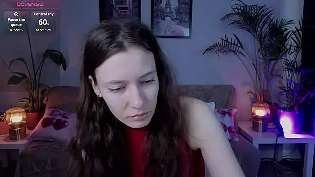 Snapshot of VioletaBloom chatting on February 15, 7:16 am VioletaBloom online show from February 15, 7:16 am