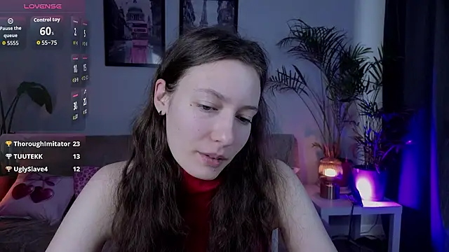 Snapshot of VioletaBloom chatting on February 15, 7:51 am VioletaBloom online show from February 15, 7:51 am