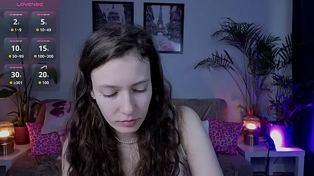 Snapshot of VioletaBloom chatting on February 17, 7:16 am VioletaBloom online show from February 17, 7:16 am