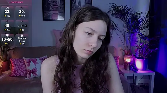 Snapshot of VioletaBloom chatting on February 22, 7:08 am VioletaBloom online show from February 22, 7:08 am