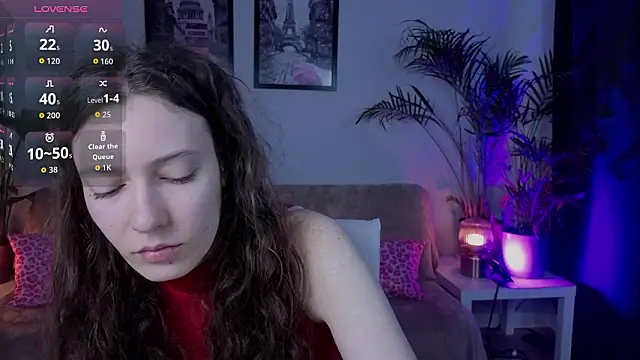 Snapshot of VioletaBloom chatting on February 23, 7:17 am VioletaBloom online show from February 23, 7:17 am