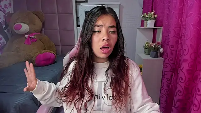 Snapshot of liany_taylor chatting on February 15, 11:34 pm liany taylor online show from February 15, 11:34 pm