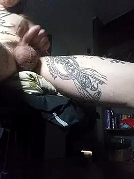 Motleystarr online show from April 11, 12:15 am