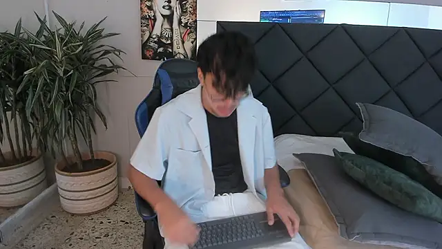 Snapshot of kai_storn chatting on February 27, 11:32 am kai storn online show from February 27, 11:32 am