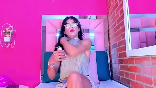 Baby doll XOXO online show from February 11, 3:50 pm