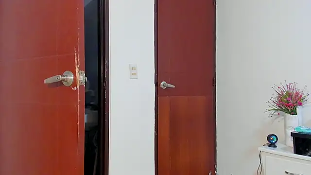 Snapshot of Jennifer_Lee_ chatting on February 4, 10:04 pm Jennifer Lee online show from February 4, 10:04 pm