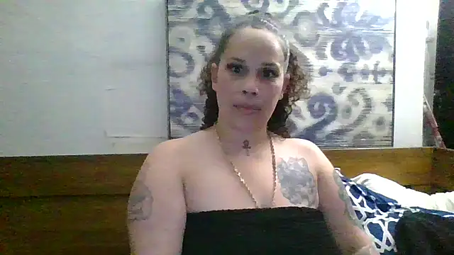 Snapshot of harleycakess chatting on February 16, 11:23 pm harleycakess online show from February 16, 11:23 pm