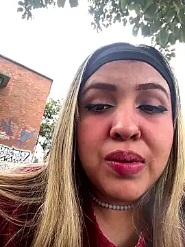 Snapshot of AryMoonxxx chatting on February 21, 5:58 pm AryMoonxxx online show from February 21, 5:58 pm