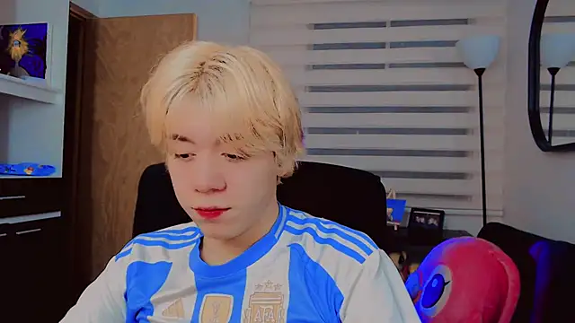 Snapshot of duvisex19 chatting on June 17, 12:35 am duvisex19 online show from June 17, 12:35 am