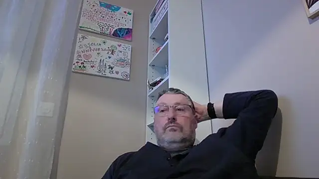 doudou310 online show from February 14, 5:37 am