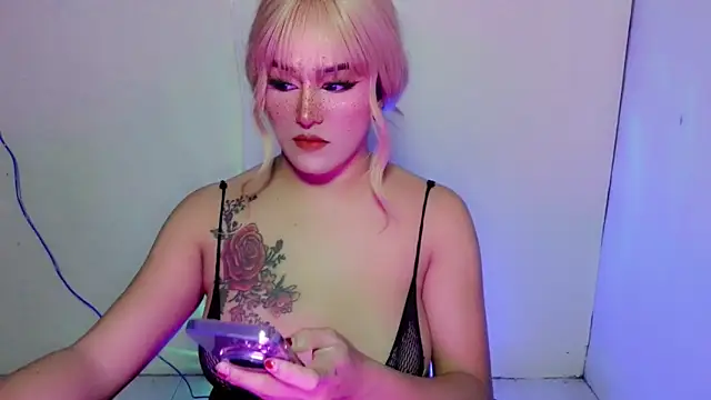 ChloeAsian online show from May 7, 9:25 am
