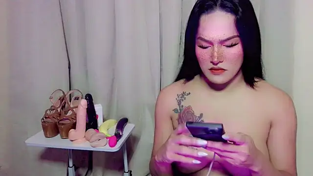 ChloeAsian online show from May 28, 8:00 am