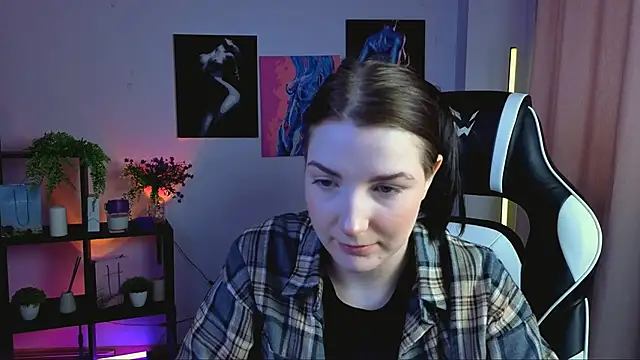 AliceChanel online show from April 18, 9:13 am