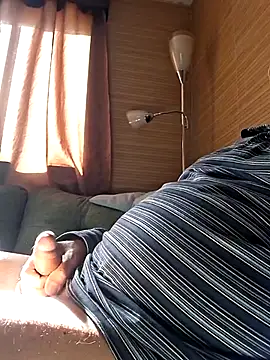 Snapshot of eros3442 chatting on February 7, 4:33 pm eros3442 online show from February 7, 4:33 pm