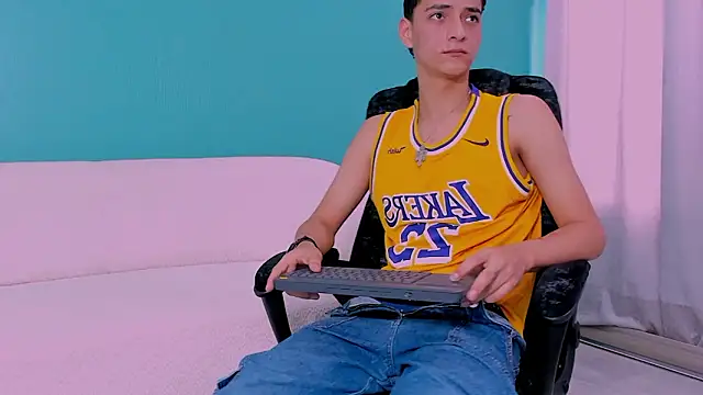 tiian  online show from February 10, 7:18 pm