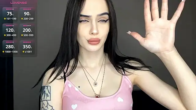 IeshaOsorio online show from April 18, 7:12 am