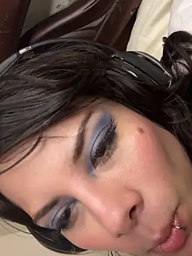 Isalove99 online show from February 9, 5:33 am