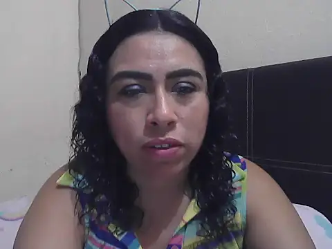 Snapshot of DalilahMx chatting on April 24, 6:43 pm DalilahMx online show from April 24, 6:43 pm