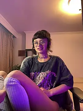 Miamhua-Cat- online show from February 12, 6:30 am