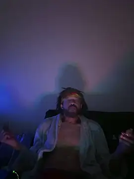 Snapshot of magic_man1085 chatting on February 2, 10:25 am magic man1085 online show from February 2, 10:25 am