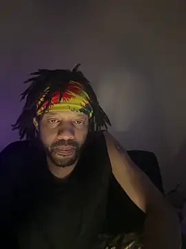 Snapshot of magic_man1085 chatting on February 4, 6:14 pm magic man1085 online show from February 4, 6:14 pm