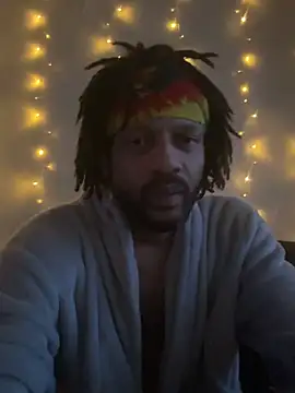 Snapshot of magic_man1085 chatting on February 6, 5:38 pm magic man1085 online show from February 6, 5:38 pm