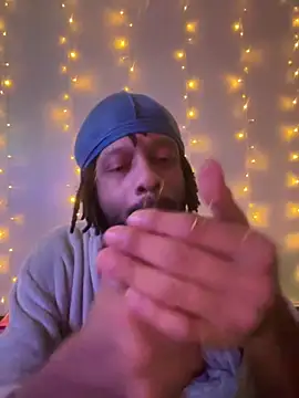 Snapshot of magic_man1085 chatting on February 8, 7:23 am magic man1085 online show from February 8, 7:23 am