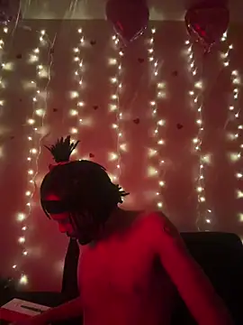 Snapshot of magic_man1085 chatting on February 13, 6:20 am magic man1085 online show from February 13, 6:20 am