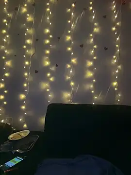 Snapshot of magic_man1085 chatting on February 15, 9:33 pm magic man1085 online show from February 15, 9:33 pm