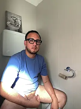latinocalientehot online show from June 24, 4:17 pm