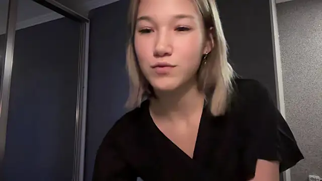 lilXdomiii online show from March 19, 2:32 pm