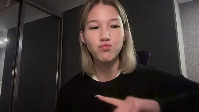 lilXdomiii online show from April 10, 1:49 pm