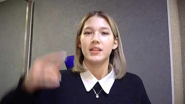 lilXdomiii online show from April 21, 12:00 pm