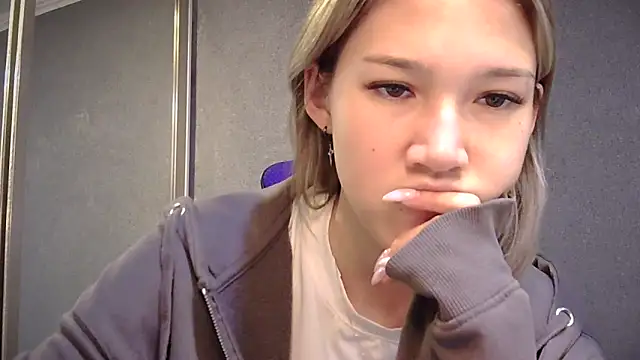 lilXdomiii online show from April 22, 9:33 am