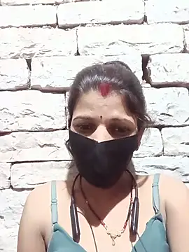 Snapshot of Divya-11431 chatting on June 20, 8:39 am Divya-11431 online show from June 20, 8:39 am