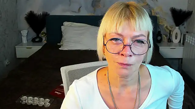 Snapshot of Ann_Annise chatting on July 3, 12:39 am Ann Annise online show from July 3, 12:39 am