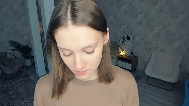 Snapshot of LianneBynon chatting on February 19, 8:43 am LianneBynon online show from February 19, 8:43 am