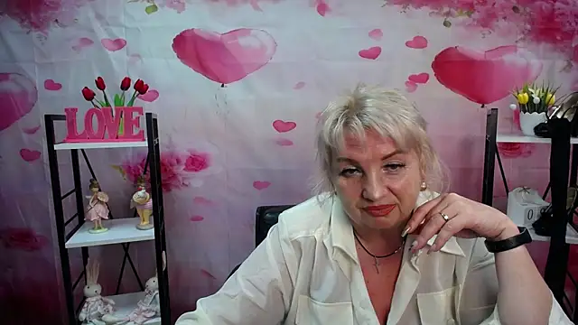 Snapshot of RenataDaster chatting on May 9, 5:07 pm RenataDaster online show from May 9, 5:07 pm