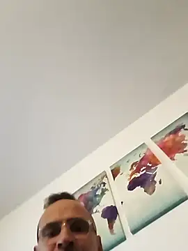 Snapshot of bobo672 chatting on February 6, 7:23 am bobo672 online show from February 6, 7:23 am