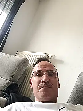 Snapshot of bobo672 chatting on March 25, 1:06 pm bobo672 online show from March 25, 1:06 pm