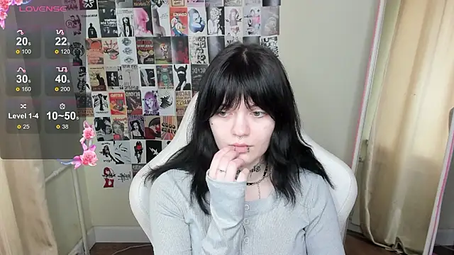 Snapshot of Emma_Darkkk chatting on February 17, 5:48 am Emma Darkkk online show from February 17, 5:48 am