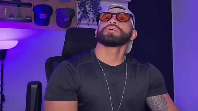 SamDornan51 online show from April 10, 1:44 am