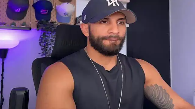 Snapshot of SamDornan51 chatting on June 29, 8:20 pm SamDornan51 online show from June 29, 8:20 pm