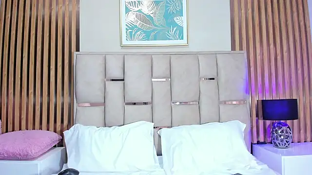 Snapshot of emma_evanss__ chatting on February 25, 12:04 pm emma evanss online show from February 25, 12:04 pm